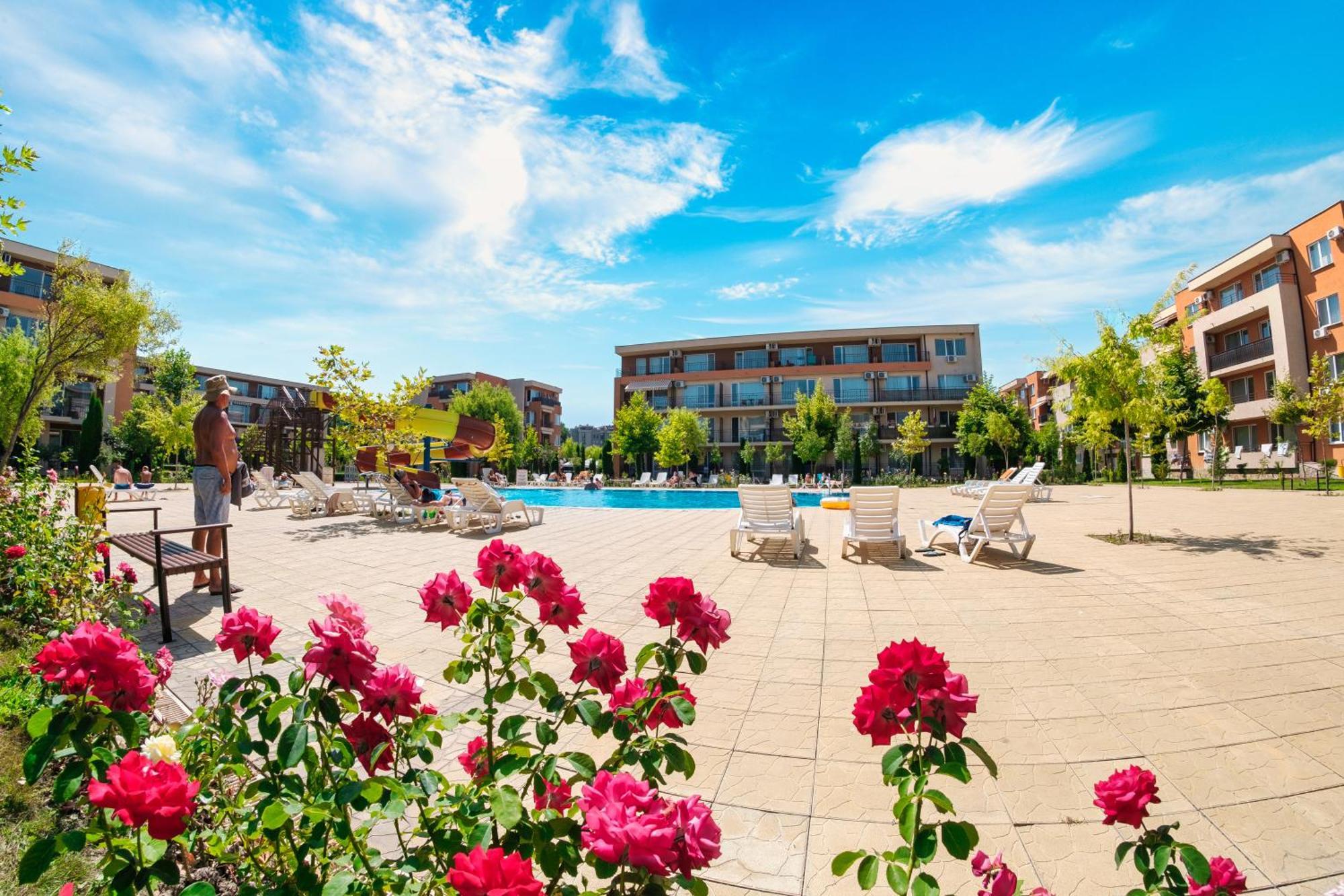 Holiday Garden Resort Sunny Beach Exterior photo