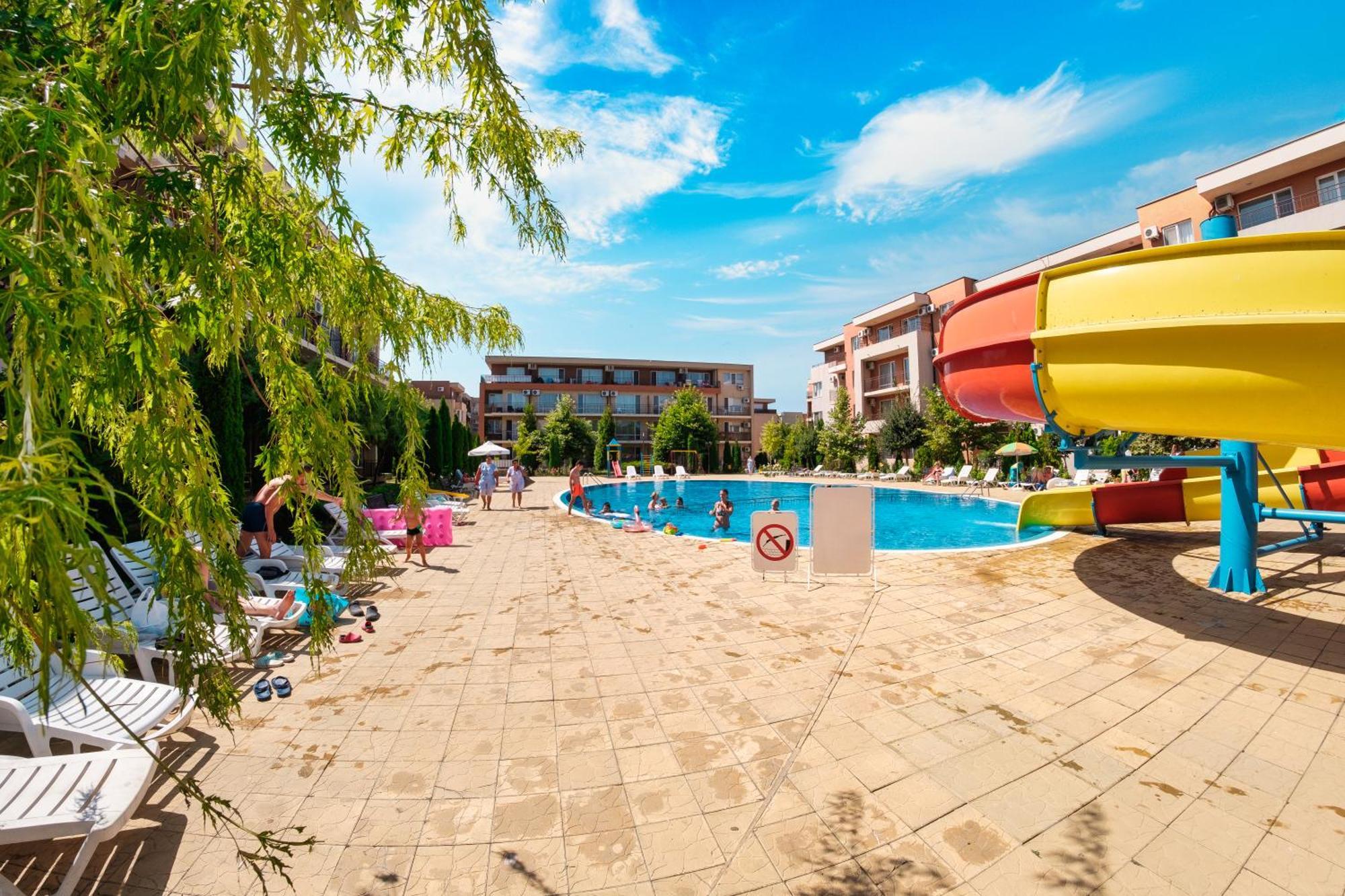 Holiday Garden Resort Sunny Beach Exterior photo