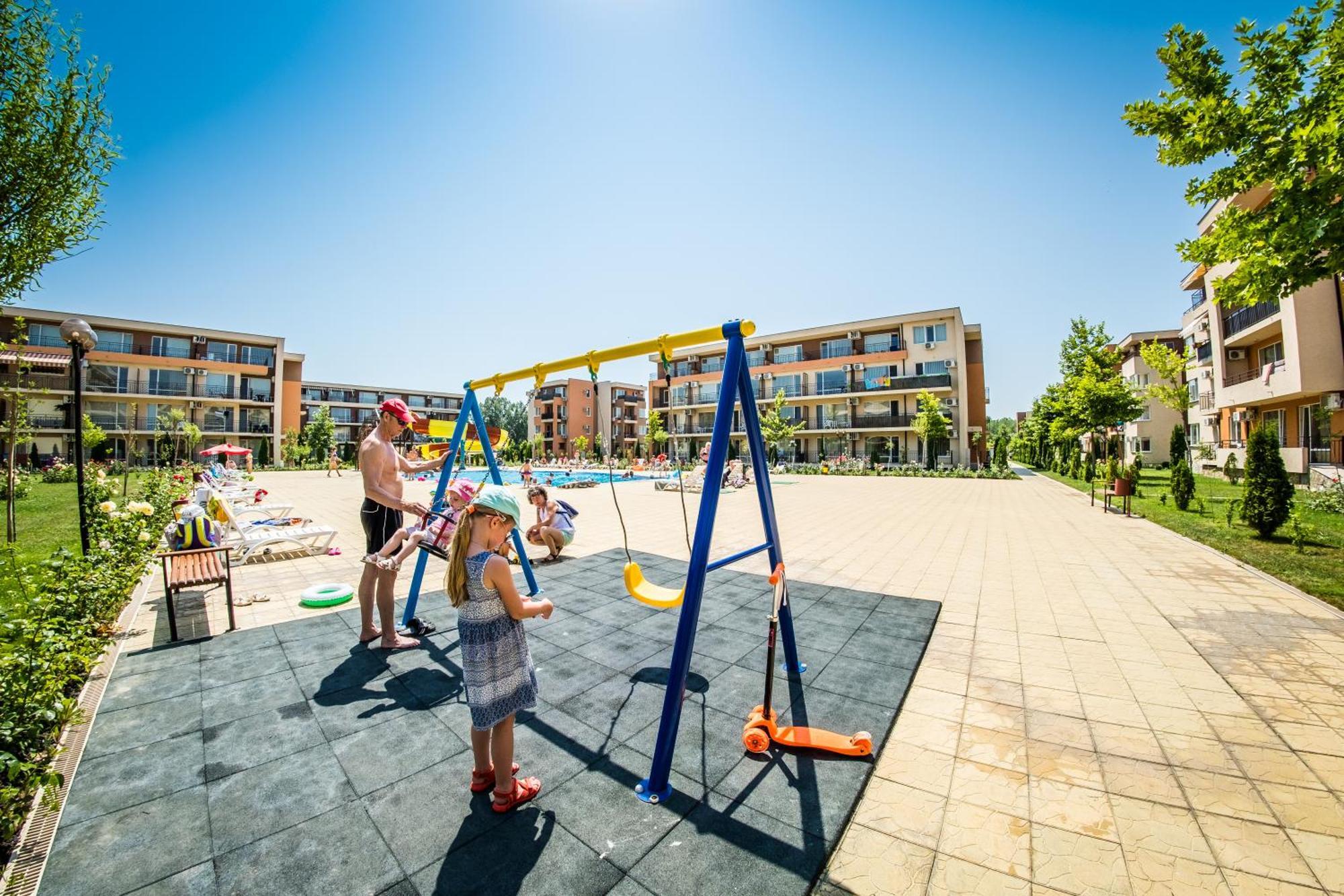 Holiday Garden Resort Sunny Beach Exterior photo