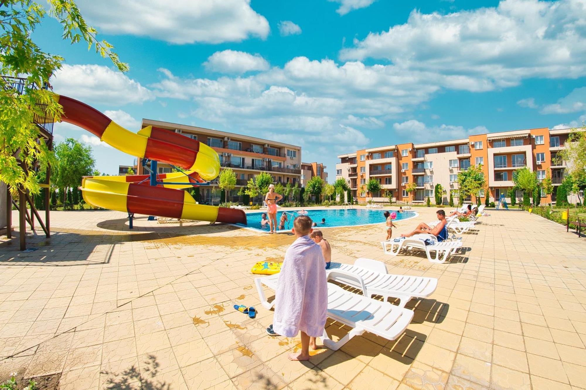 Holiday Garden Resort Sunny Beach Exterior photo